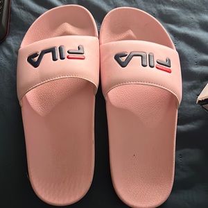 Fila slides